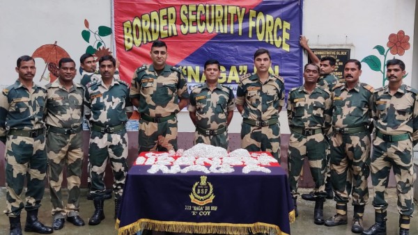 বাংলাদেশ সীমান্ত থেকে ১৪ লক্ষ টাকার রুপোর গয়না উদ্ধার বাংলাদেশ সীমান্ত থেকে ১৪ লক্ষ টাকার রুপোর গয়না উদ্ধার