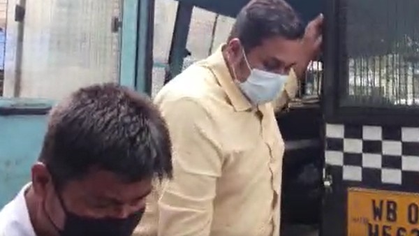 কখন সুব্রত-ফিরহাদ-দেবাশিসের সঙ্গে ছবি
