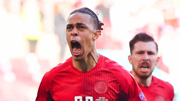 Euro 2020 : হার-জিতের উর্ধ্বে এরিকসন আবেগ, ডেনমার্ককে হারিয়েও মন জয় বেলজিয়ামের Euro 2020 : হার-জিতের উর্ধ্বে এরিকসন আবেগ, ডেনমার্ককে হারিয়েও মন জয় বেলজিয়ামের