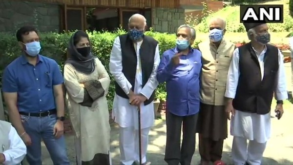ভূস্বর্গের ৩ নেতা নেত্রীর অবস্থান স্পষ্ট