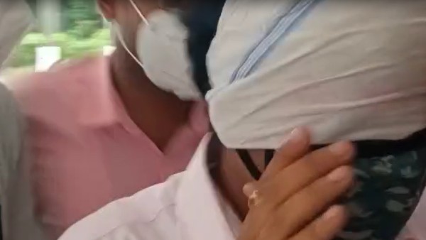 ক্ষতিপূরণের টাকা ও চাকরি হাতানোর অভিযোগ