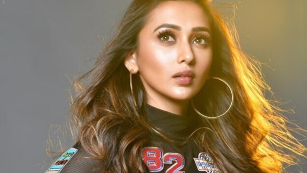 এবার হিন্দিতে হবে পোস্ত