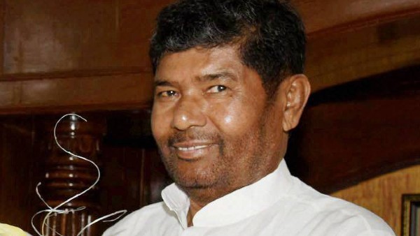 কাকার চালেই কুপোকাত চিরাগ? লোকসভায় এলজেপি-র নয়া দলনেতার দায়িত্বে নীতীশ ঘনিষ্ঠ পশুপতিই কাকার চালেই কুপোকাত চিরাগ? লোকসভায় এলজেপি-র নয়া দলনেতার দায়িত্বে নীতীশ ঘনিষ্ঠ পশুপতিই