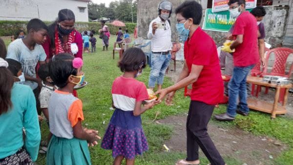 মানুষের পাশে