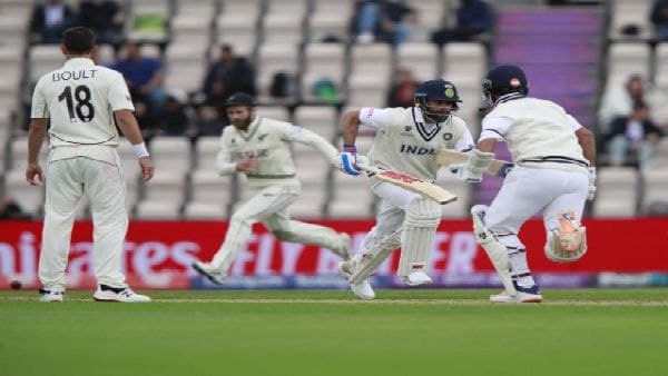 টানছেন বিরাট-রাহানে