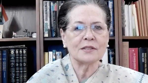 কংগ্রেস সভানেত্রীর পদ ছাড়তে পারেন সোনিয়া গান্ধী! কংগ্রেস সভানেত্রীর পদ ছাড়তে পারেন সোনিয়া গান্ধী!