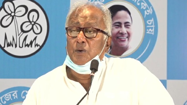 রাজনীতি থেকে সরবেন না!