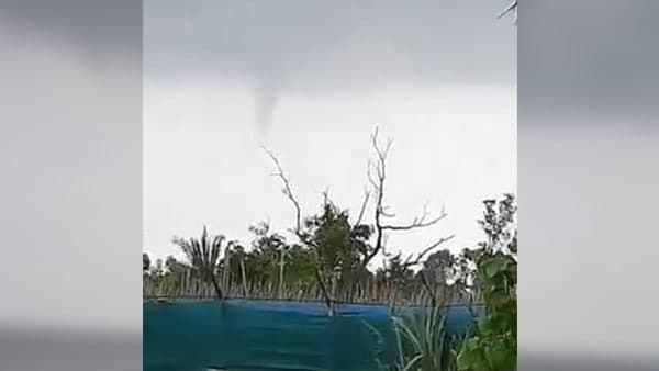 দিন কয়েক আগে উত্তর ২৪ পরগনা ও হুগলিতে টর্নেডো