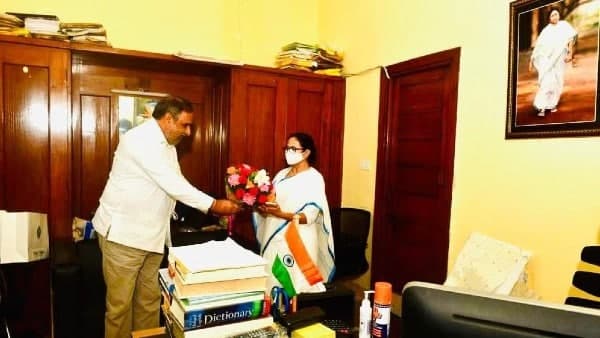 আনন্দ শর্মার সঙ্গে সাক্ষাত মমতার