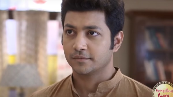 দ্বিতীয় স্থানে কে রয়েছে?