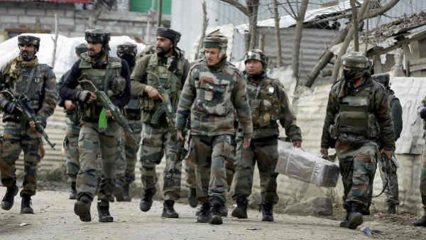 হাতেনাতে ধরা পড়ল পাক জঙ্গি, হাতেনাতে ধরা পড়ল পাক জঙ্গি,