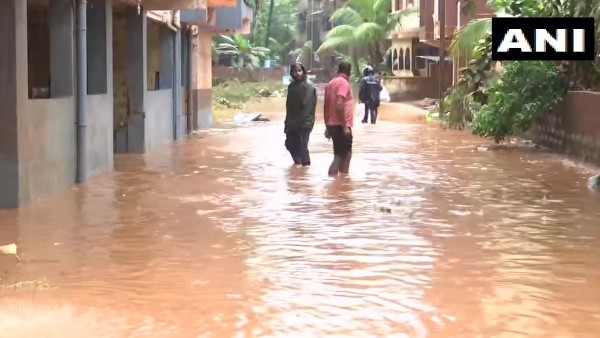 মুম্বই সহ একাধিক এলাকা জলমগ্ন