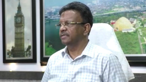 কটাক্ষ করেছিলেন ফিরহাদ