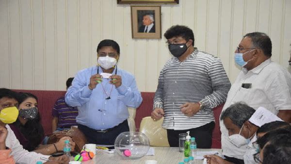 অতীতেও পদত্যাগ এবং পরবর্তীতে তা ফিরিয়ে নেওয়া: