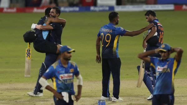 প্রসাদের খোঁচা