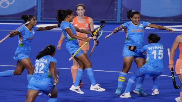 মনপ্রীতরা জিতলেও হারল রানির ভারত মনপ্রীতরা জিতলেও হারল রানির ভারত