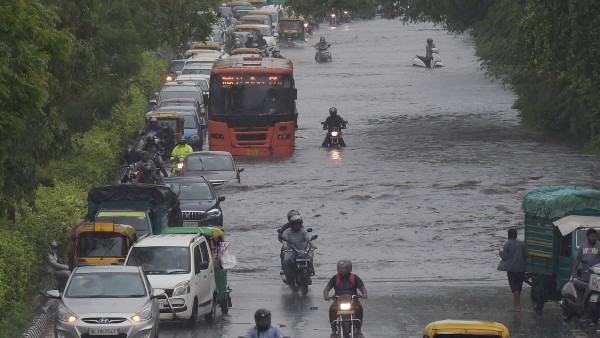 মহারাষ্ট্রে মুষলধারে বৃষ্টিপাতে বিপর্যয়, ভূমিধসে মৃত্যু মহারাষ্ট্রে মুষলধারে বৃষ্টিপাতে বিপর্যয়, ভূমিধসে মৃত্যু