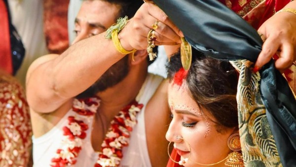 সামাজিক মতে বিয়ে রাজ–শুভশ্রীর