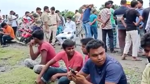 সাধারণ মানুষের স্বার্থে দলবদল