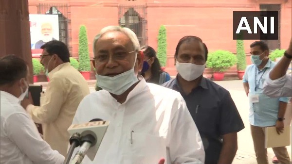 সংসদে কেন্দ্রের ঘোষণার পরেই দাবি