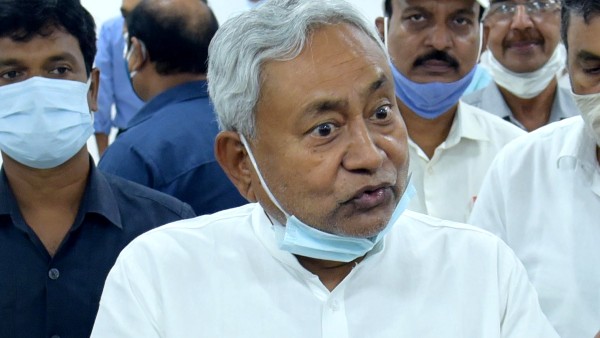 জোটসঙ্গীদের মধ্যে প্রথম তদন্তের দাবি নীতীশের