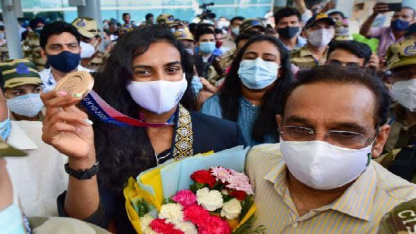 দেশে ফিরলেন সিন্ধু