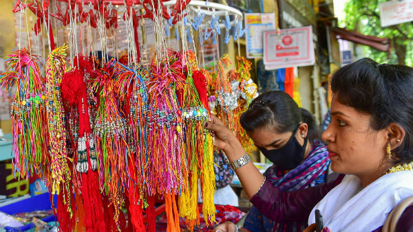 তোয়ালে বা রুমাল উপহারে নয়