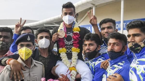রাজকীয় অভ্যর্থনা