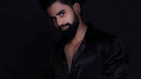 কালো রঙের পোশাককে না
