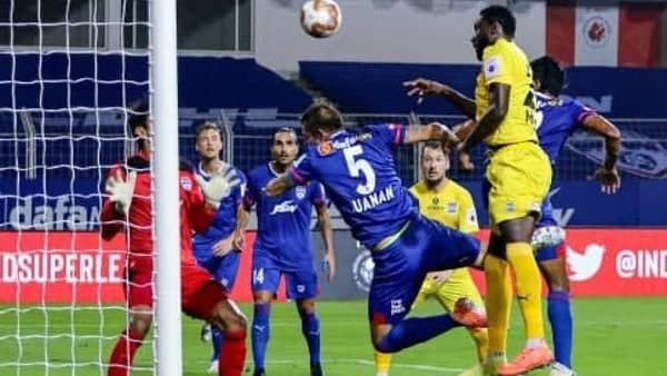 ডুরান্ড কাপে তিন লাল কার্ড দেখা কেরালা ব্লাস্টার্সের বিরুদ্ধে জয় দিয়ে অভিযান শুরু বেঙ্গালুরু এফসির ডুরান্ড কাপে তিন লাল কার্ড দেখা কেরালা ব্লাস্টার্সের বিরুদ্ধে জয় দিয়ে অভিযান শুরু বেঙ্গালুরু এফসির