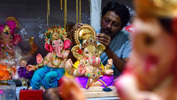 কাঠের ভাস্কর্য