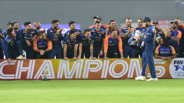 অধিনায়কত্ব ছাড়ছেন
