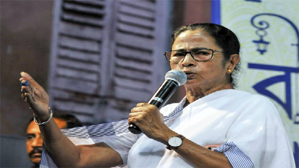 বিদেশ যাত্রায় বাধা দেওয়া নিয়ে মোদীকে কটাক্ষ