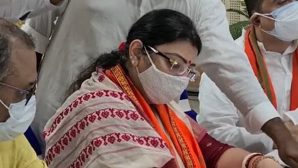 ভবানীপুরে প্রচারে বিজেপি প্রার্থী