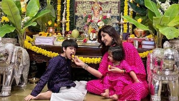 শিল্পার বাড়িতে গণেশ পুজো