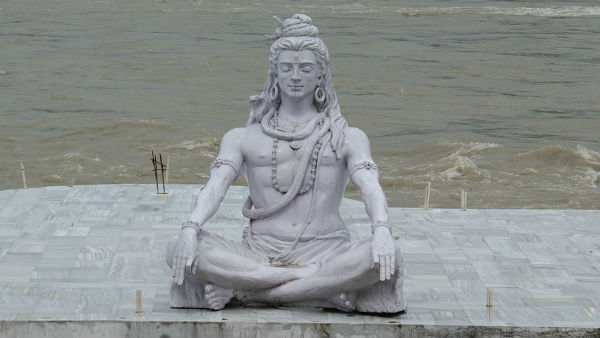 ভগবান শিবকে প্রসন্ন করার জন্য এই প্রদোষ ব্রত রাখা হয়