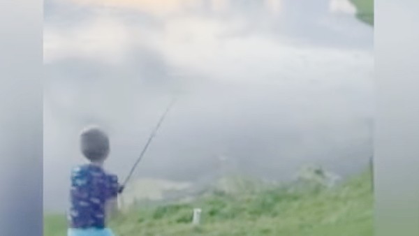 মাছটি ডাঙাতেও তুলতেই সামনে এল ভয়ানক যমদূত