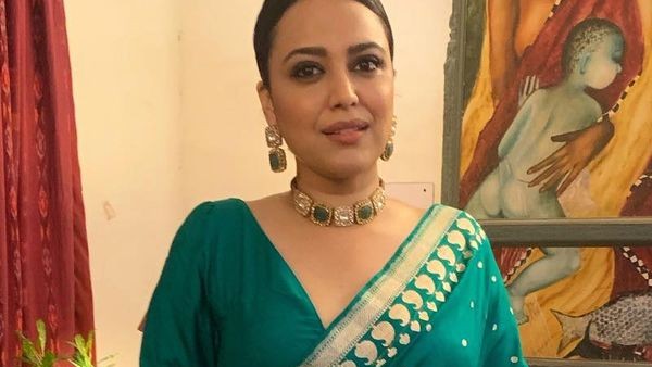 পরিবার সঙ্গে রয়েছে স্বরার