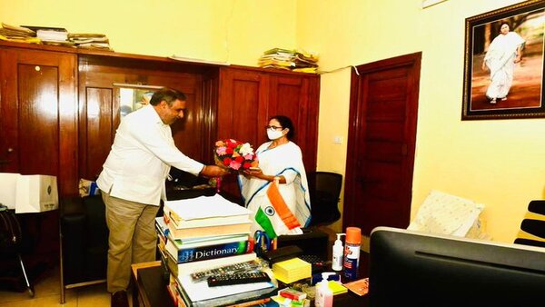 মমতার সঙ্গে কংগ্রেসের পুরনো নেতাদের সঙ্গে যোগাযোগ