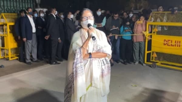 জটিলতা চারটি নাম নিয়ে