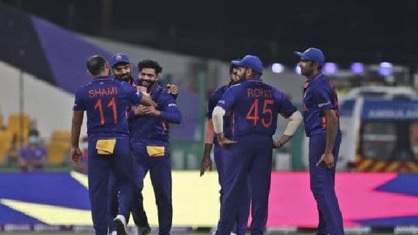 ঘুরে দাঁড়াতে ভারতীয় দলকে পরামর্শ গম্ভীর-লক্ষ্মণের ঘুরে দাঁড়াতে ভারতীয় দলকে পরামর্শ গম্ভীর-লক্ষ্মণের