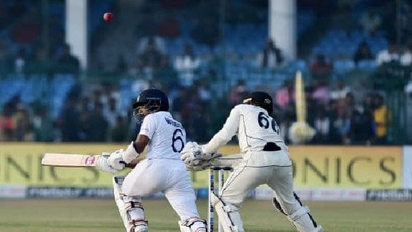 কানপুর টেস্টে চাপ সামলে ভারতের পরিত্রাতা ঋদ্ধিমান সাহা, লড়াইকে কুর্নিশ লক্ষ্মণের কানপুর টেস্টে চাপ সামলে ভারতের পরিত্রাতা ঋদ্ধিমান সাহা, লড়াইকে কুর্নিশ লক্ষ্মণের