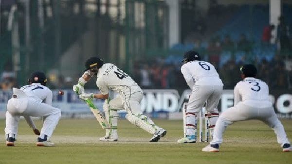 কানপুর টেস্টে চাপ সামলে ভারতের পরিত্রাতা ঋদ্ধিমান সাহা, লড়াইকে কুর্নিশ লক্ষ্মণের কানপুর টেস্টে চাপ সামলে ভারতের পরিত্রাতা ঋদ্ধিমান সাহা, লড়াইকে কুর্নিশ লক্ষ্মণের
