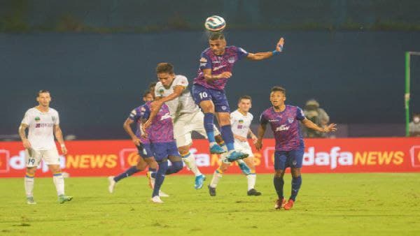 চার মিনিটে নায়ক থেকে খলনায়ক কেন আশিক কুরুনিয়ান? চার মিনিটে নায়ক থেকে খলনায়ক কেন আশিক কুরুনিয়ান?