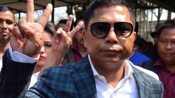 দীর্ঘদিন ধরেই অসন্তুষ্ট ছিলেন মুকুল সাংমা