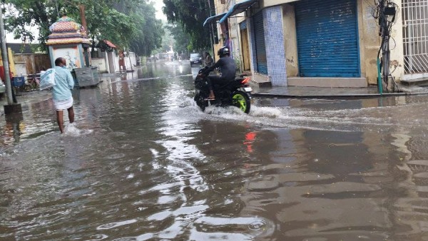 চেন্নাইয়ের বিভিন্ন এলাকায় ভারী বৃষ্টিপাত