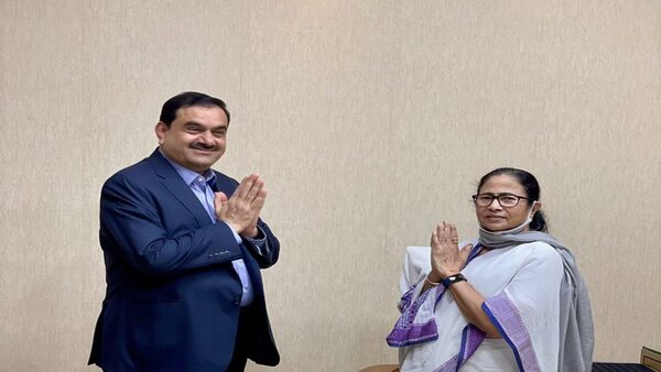 আম্বানি-আদানিও চাই, আবার কৃষকও চাই
