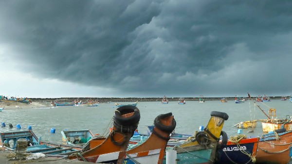 নিম্নচাপের সঙ্গে বৃষ্টিরও ভ্রুকুটি
