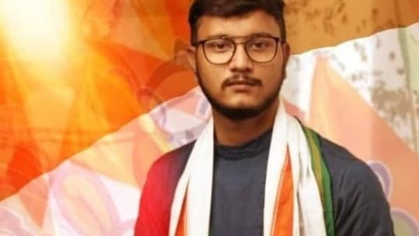 দেবাংশুর ওই পোস্টের পর কমেন্টের বন্যা