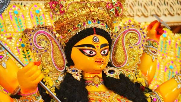 করোনার প্রকোপ কাটিয়ে বাংলা যখন উৎসবমুখী